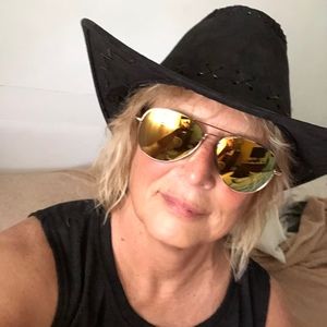 Meet your Posher, Celia